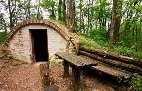 Versteckt im Wald liegt die Hiatahütte am Patergraben, © Weinstraße Weinviertel