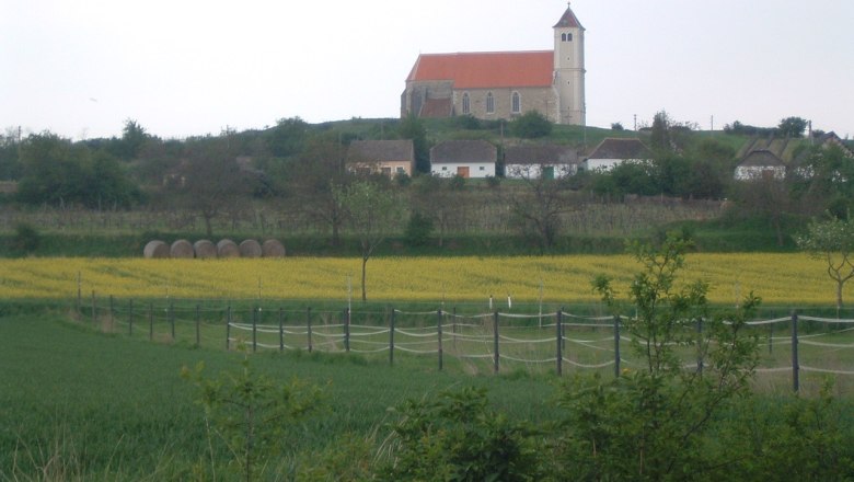 Kirche und Kellergasse, © Marktgemeinde Straning-Grafenberg