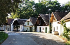 Besondere Kellergasse am Peregriniplatzl, © Weinstraße Weinviertel