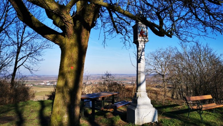 Herrliches Platzerl beim Heidbirnbaum, © Weinstraße Weinviertel